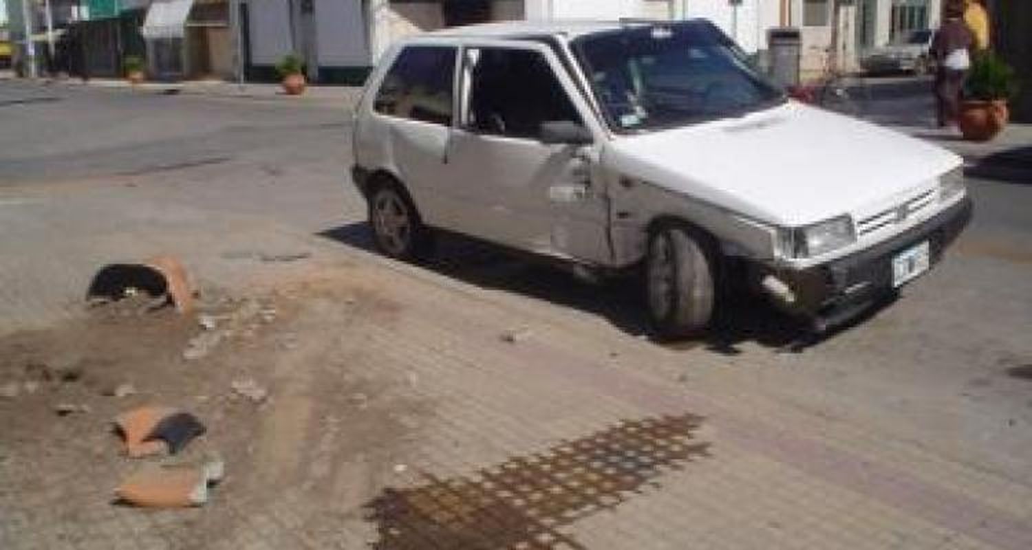 Un camión embistió dos vehículos