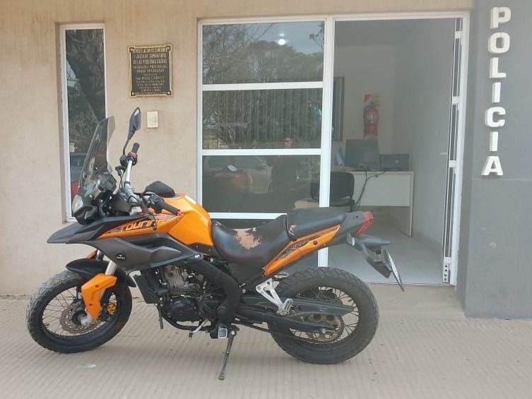 Apareció una moto en una estación de servicio de la región: habría sido robada a un rafaelino