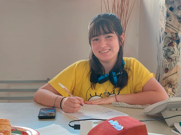 Araceli organizó una rifa para celebrar sus 15