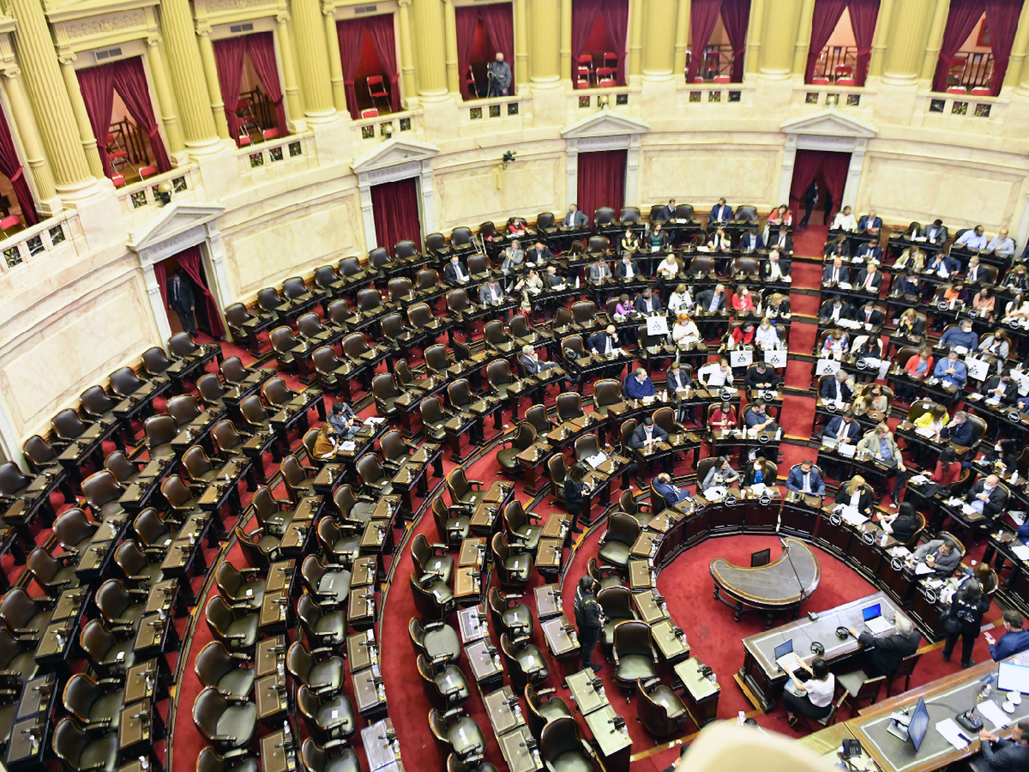 Asumen los nuevos diputados y la Cámara baja elige a sus autoridades