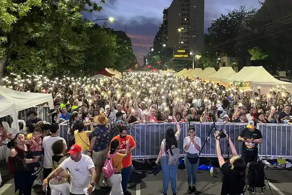 LA CHINITA BRILLÓ EN ARGENTINA: 30 mil personas la homenajearon (+Video)