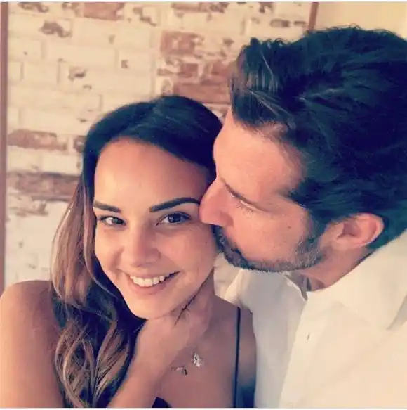 Chenoa no le paró al coronavirus y se casó