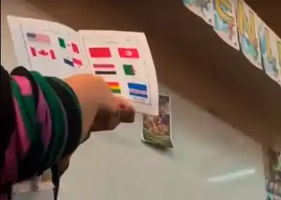 Hicieron un álbum con las banderas del Mundial 2026 y los chicos de tercero ya reconocen todos los países