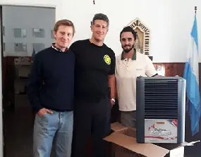 Donación de un calefactor al cuartel de Bomberos