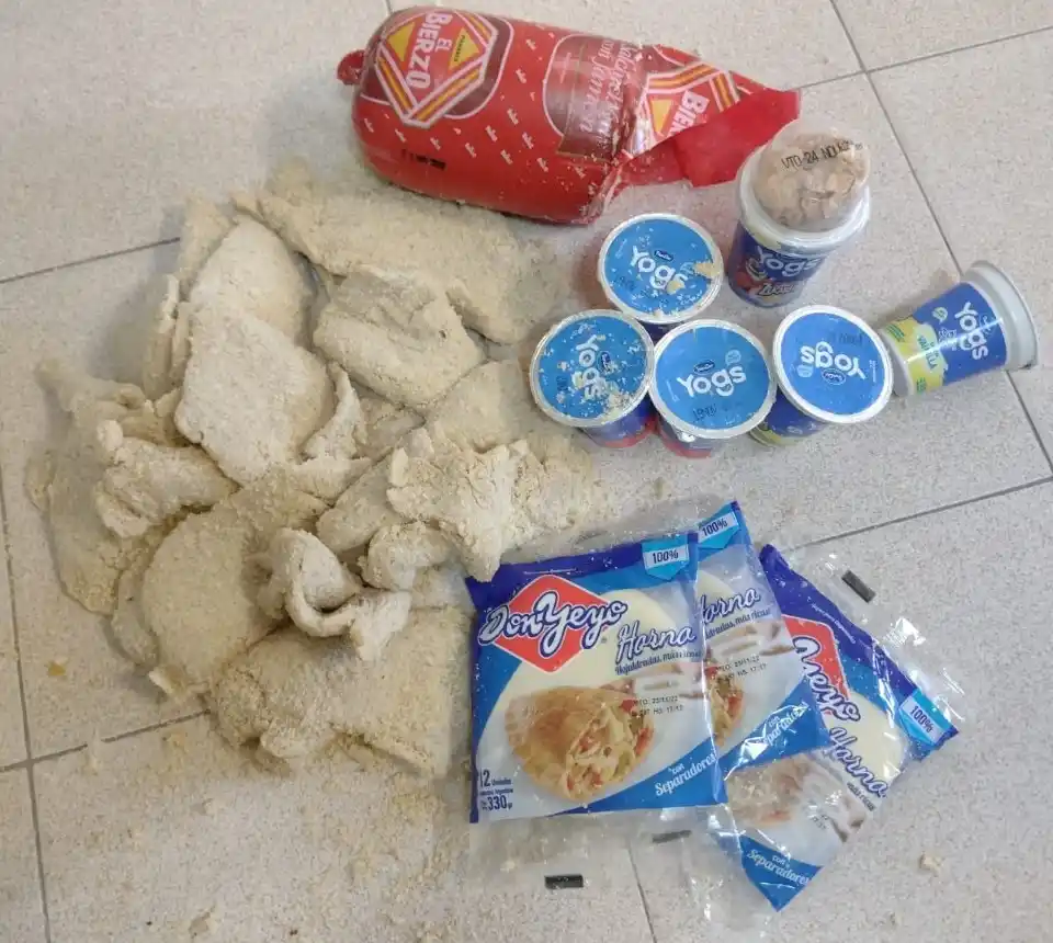 Decomisan alimentos vencidos y con alta temperatura en dos comercios locales