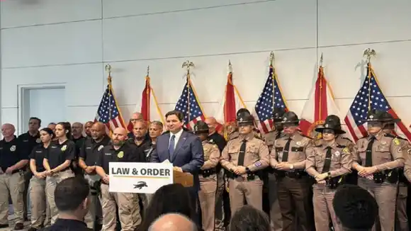 MÁS RESTRICCIONES contra los MIGRANTES en EE.UU.: gobernador de Florida anuncia estas leyes