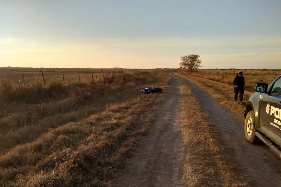 Un motociclista murió en un accidente luego de chocar contra una camioneta en la zona rural de Miramar de Ansenuza