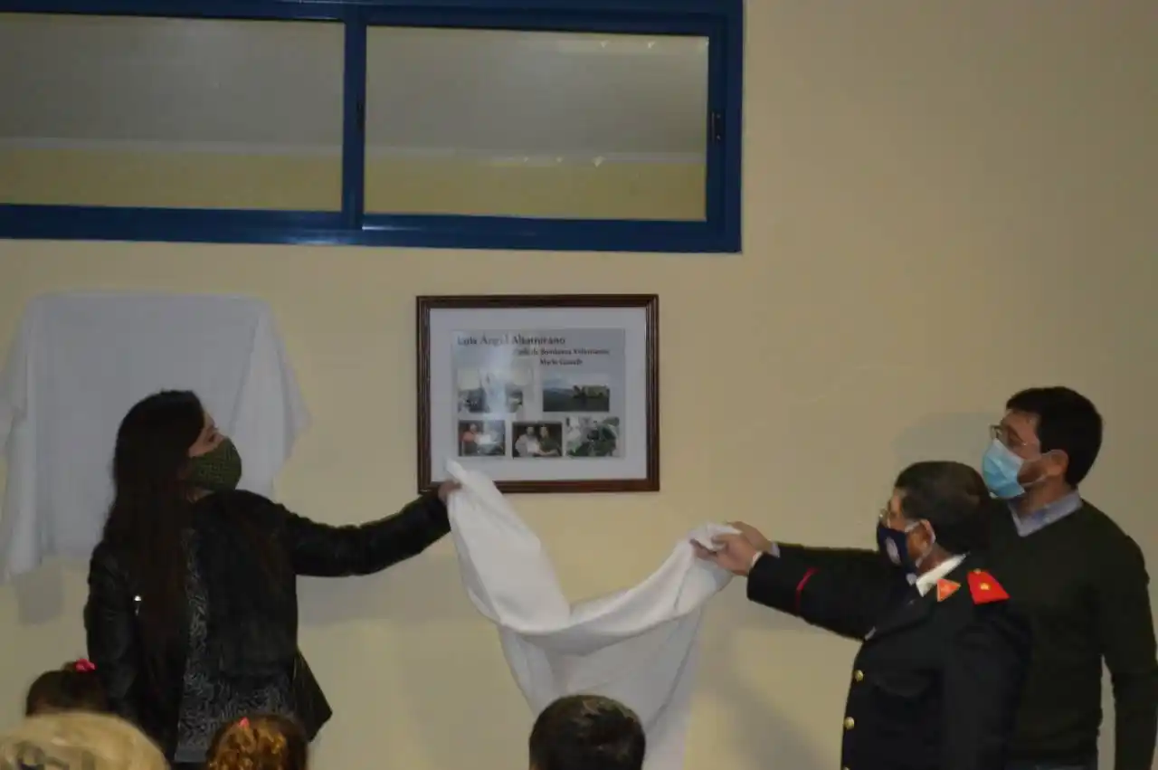 El salón de reuniones del Cuartel de Bomberos lleva el nombre de «Luis Ángel Altamirano»