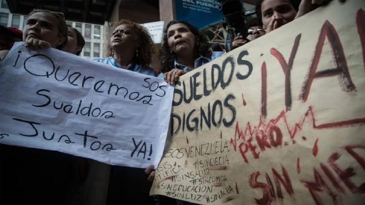 EL VENEZOLANO pasa las de Caín con un salario mínimo que pierde casi 30% en enero