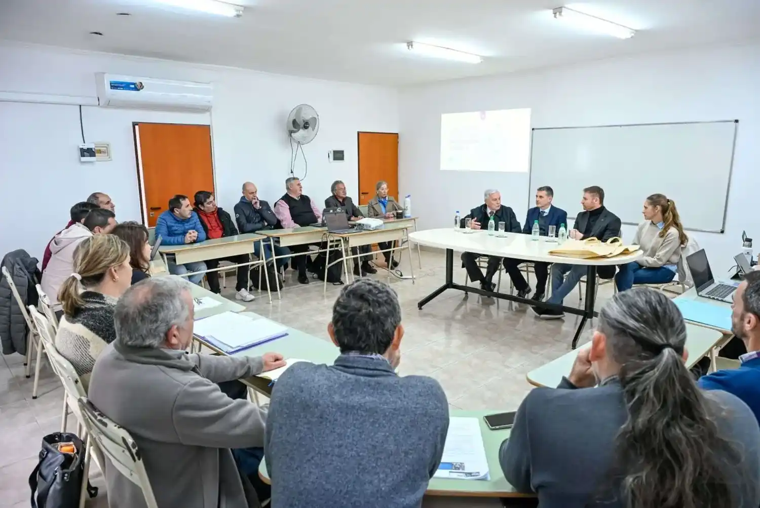UADER impulsa la creación de una Licenciatura en Granja y Producción Avícola