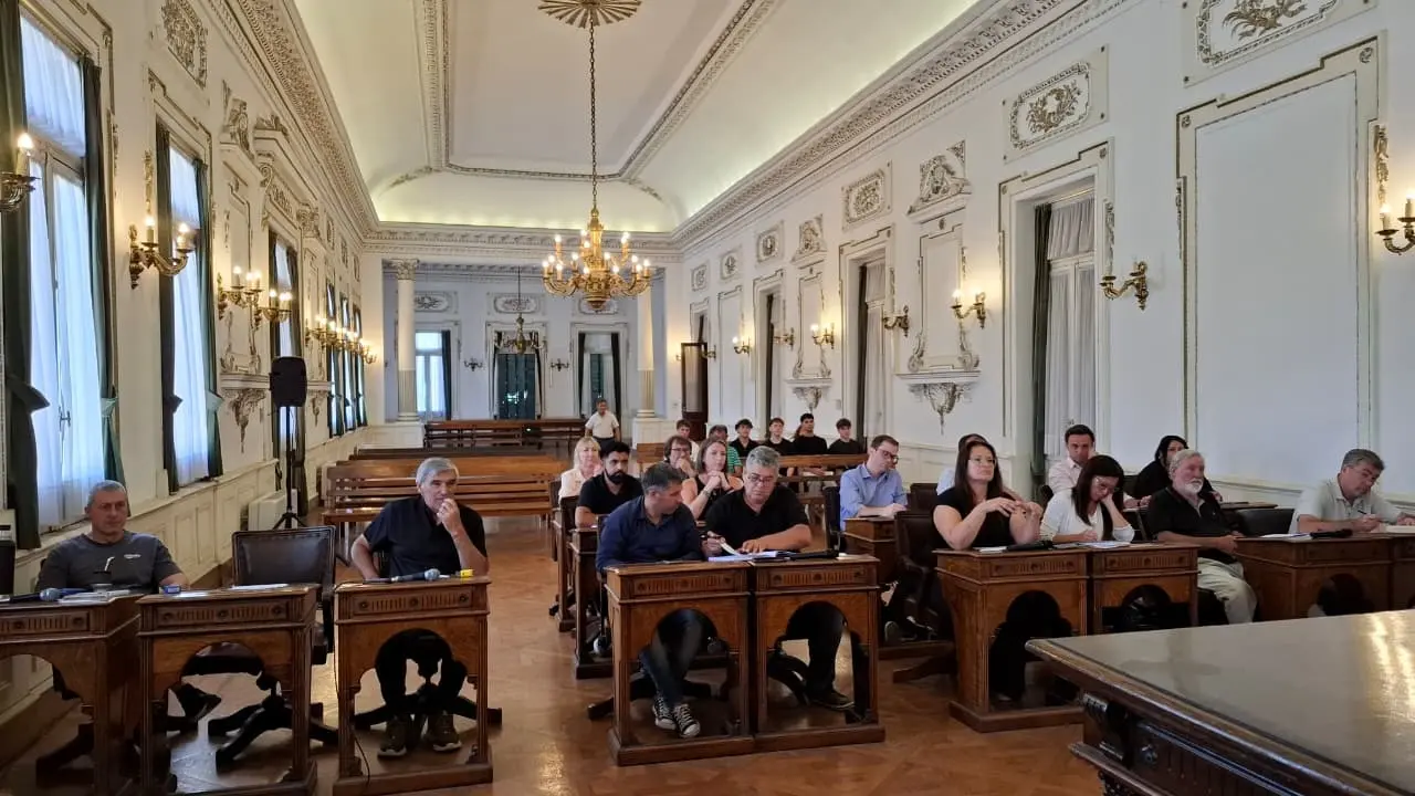 Quedó ratificado el Presupuesto municipal y el aumento de tasas. Luego los concejales una adjudicación destinada a la cocina del SUM en la Escuela Secundaria 10 de Claromecó