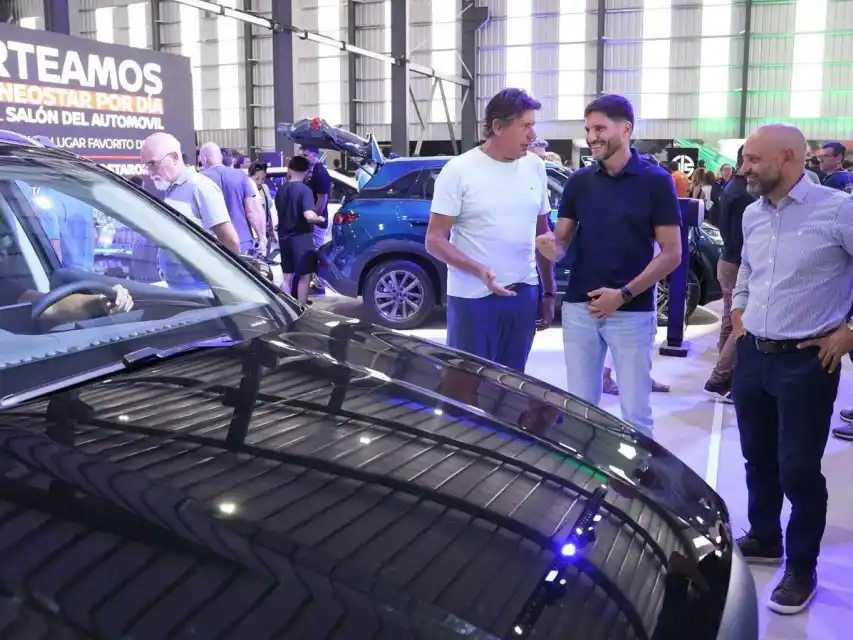 Pullaro, Puccini y Santacroce en el Salón del Automóvil 2026 en Funes.