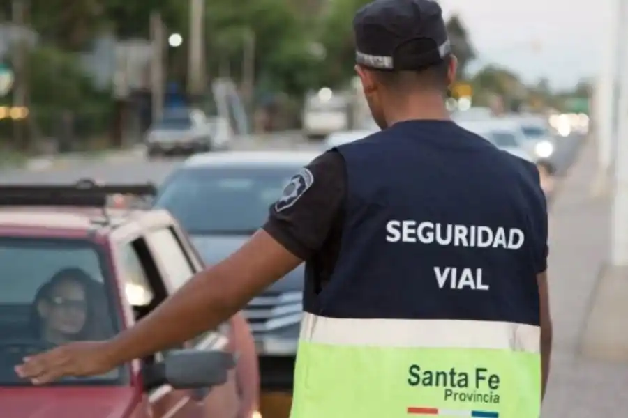 ¿Qué documentación debo llevar al salir de viaje en auto estas vacaciones?