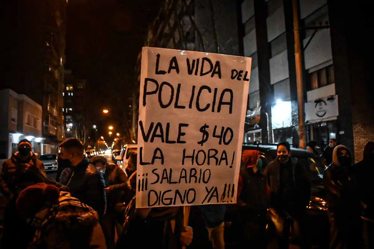 Arde la Provincia: El Servicio Penitenciario Bonaerense se sumó a la medida de fuerza de la Policía