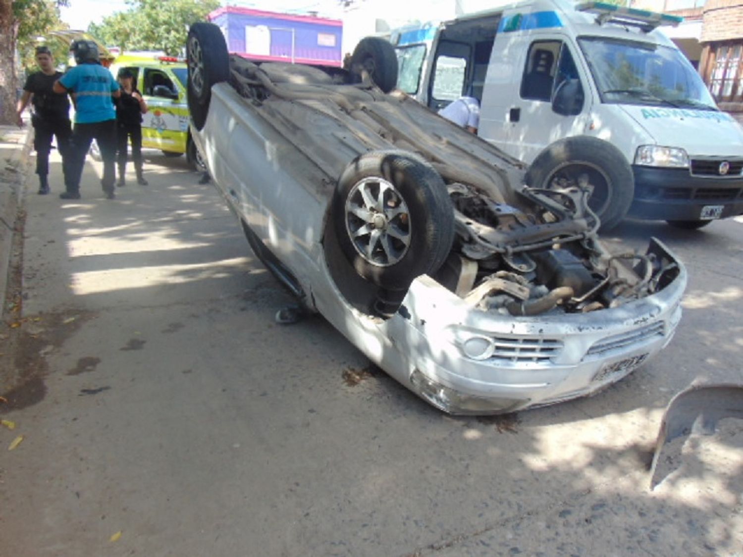 Venado Tuerto: despiste y vuelco de auto sobre avenida España