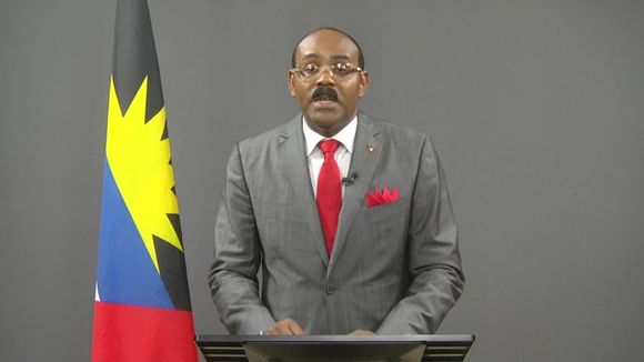 Nuevo presidente de la CARICOM impulsará reducción de hasta un 50% en tasas aéreas dentro del Caribe