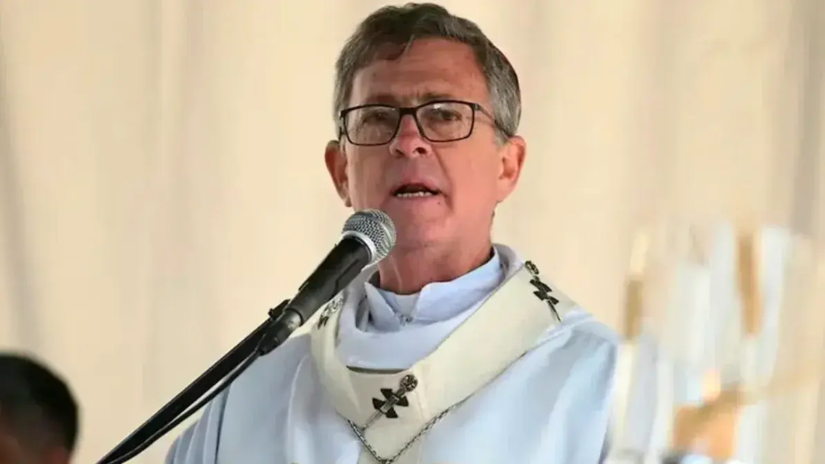 "Si la Virgen nos abraza, es imposible mirar al otro con desprecio", afirmó el arzobispo. Foto DIB.