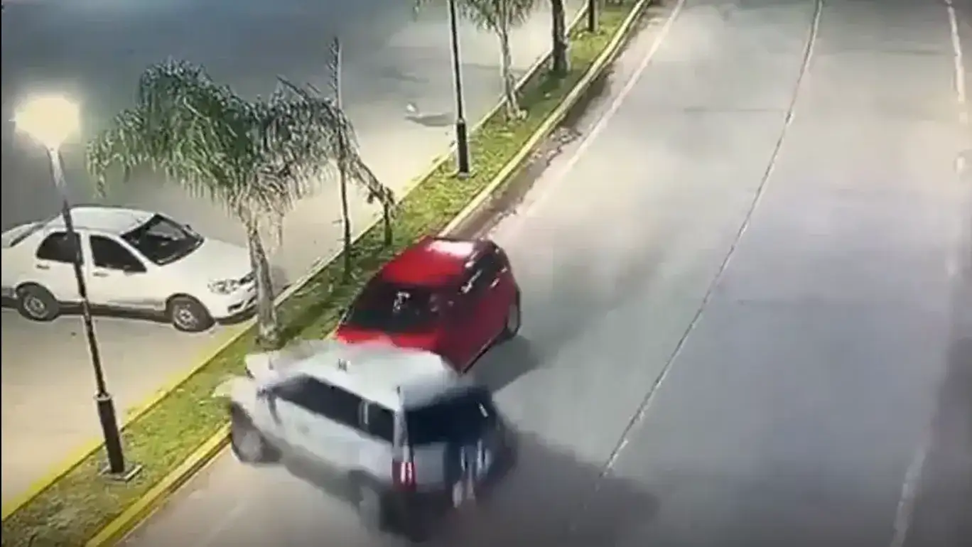 Conmoción: un bebé de 10 días murió después de un brutal choque entre tres autos