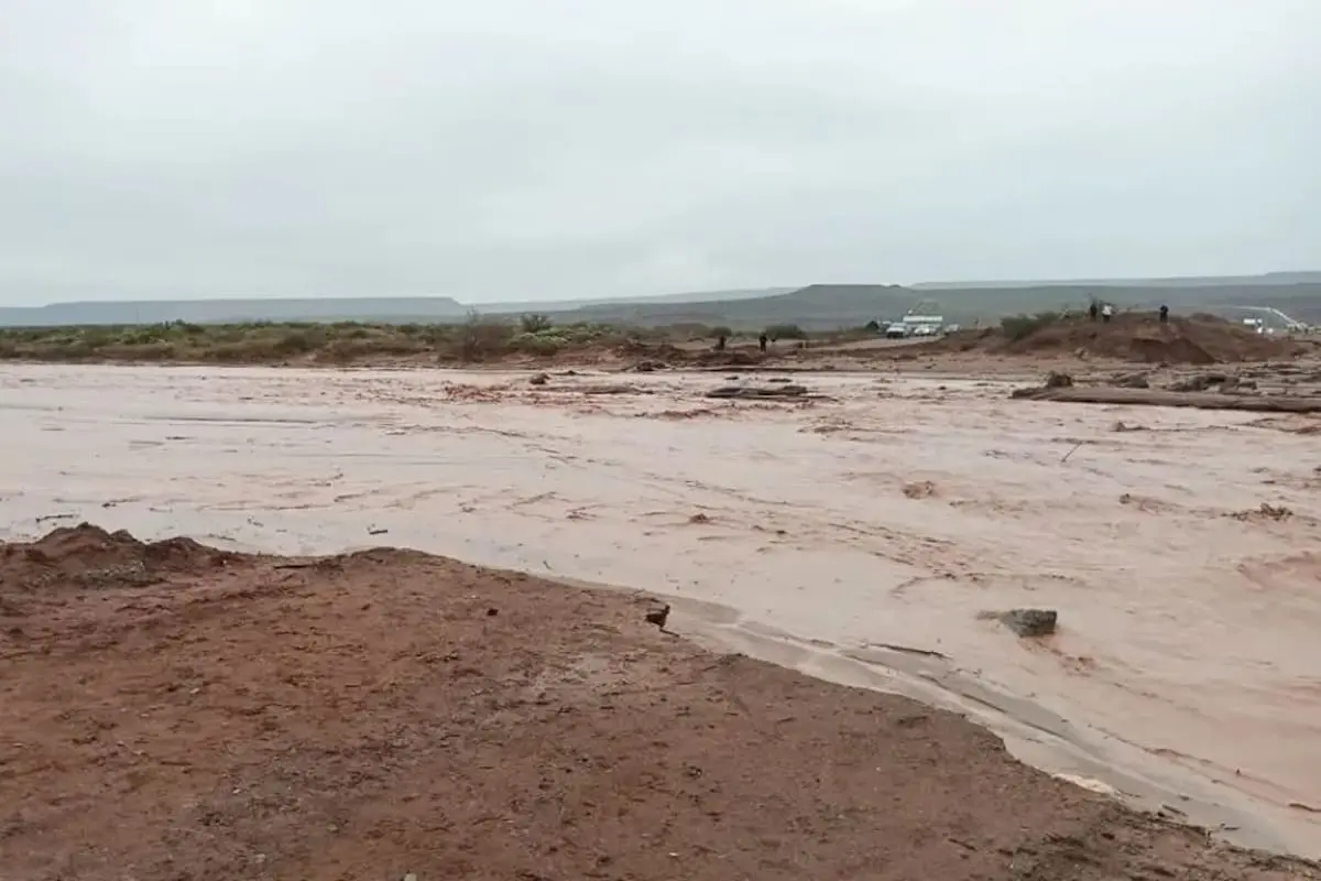 El fenómeno de El Niño provoca graves inundaciones y aísla a la localidad de Rincón de los Sauces