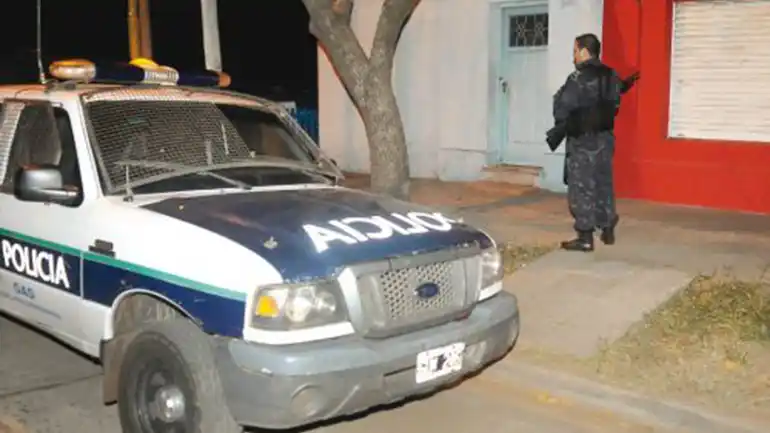 Brutal asesinato en Lanús: Degollaron a una mujer con su bebé en brazos