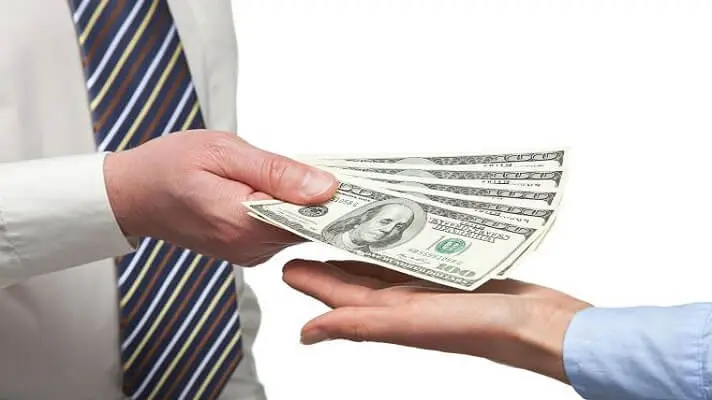 NI EN DÓLARES ALCANZA para vivir: 55% de trabajadores gana un promedio de $89 al mes