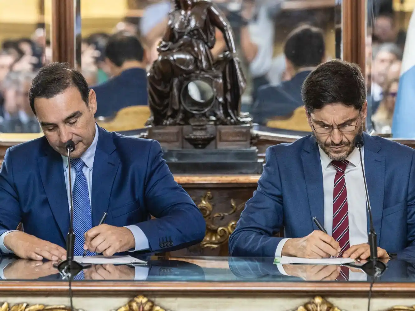 Santa Fe y Corrientes firmaron un convenio para tener una conexión fluvial entre las provincias.