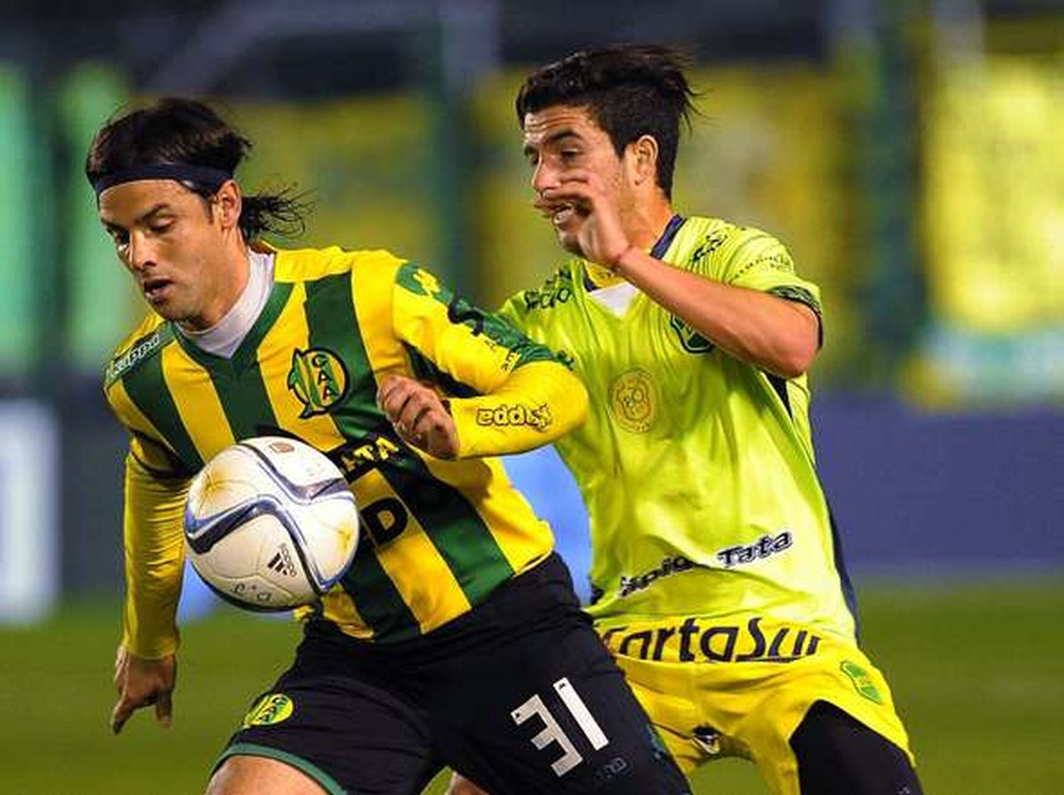 Diego Lagos con la marca cercana. 