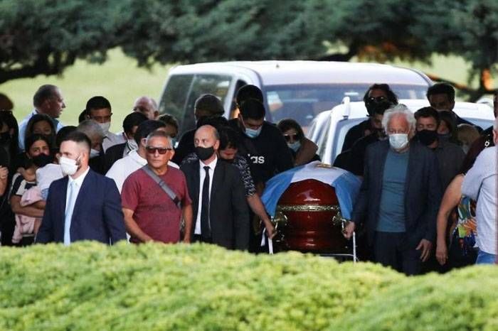 El Diez, vuelve a estar junto a sus padres en el Jardín de Bella Vista