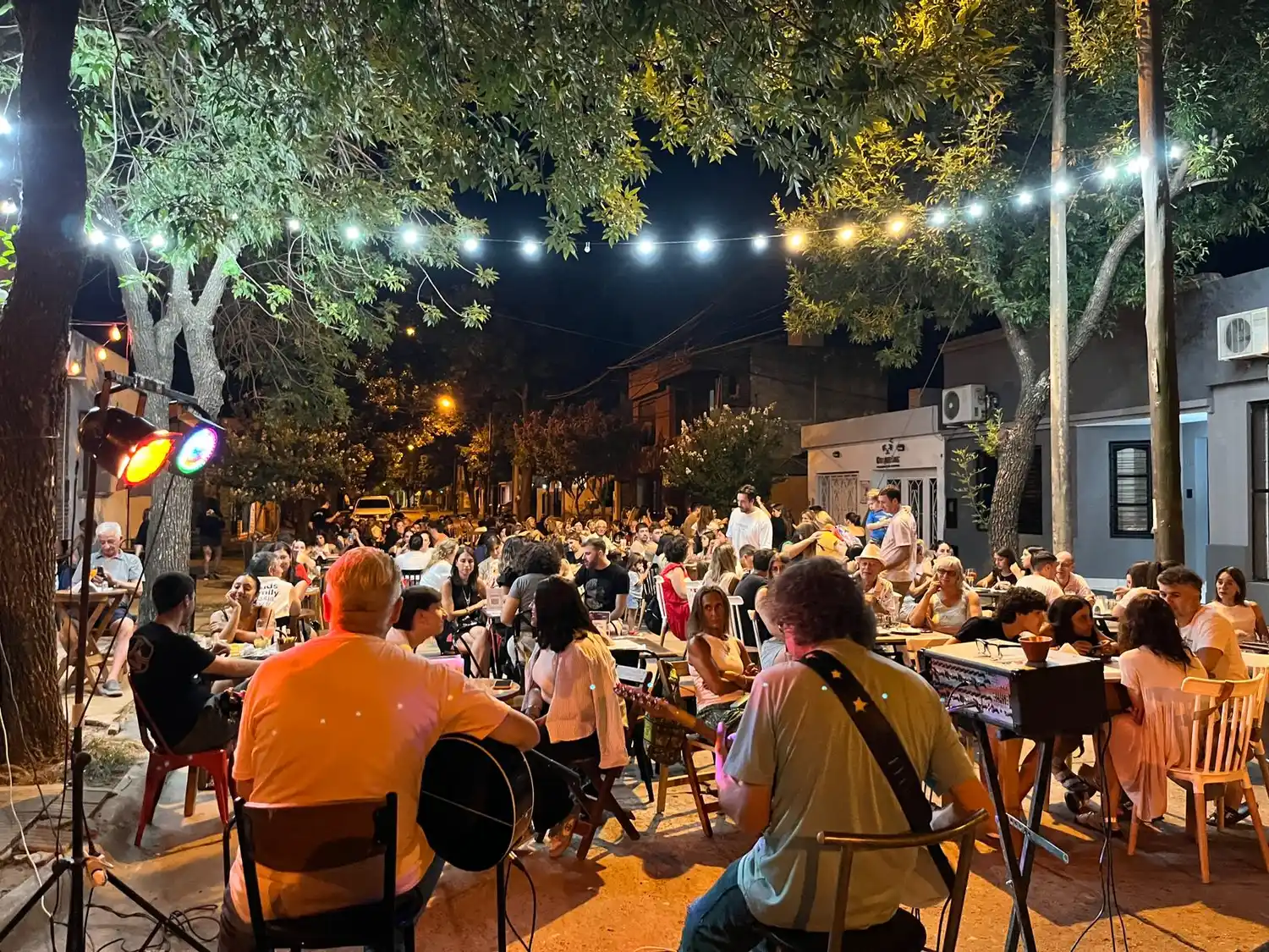 Gran cantidad de público se sumo a la iniciativa.