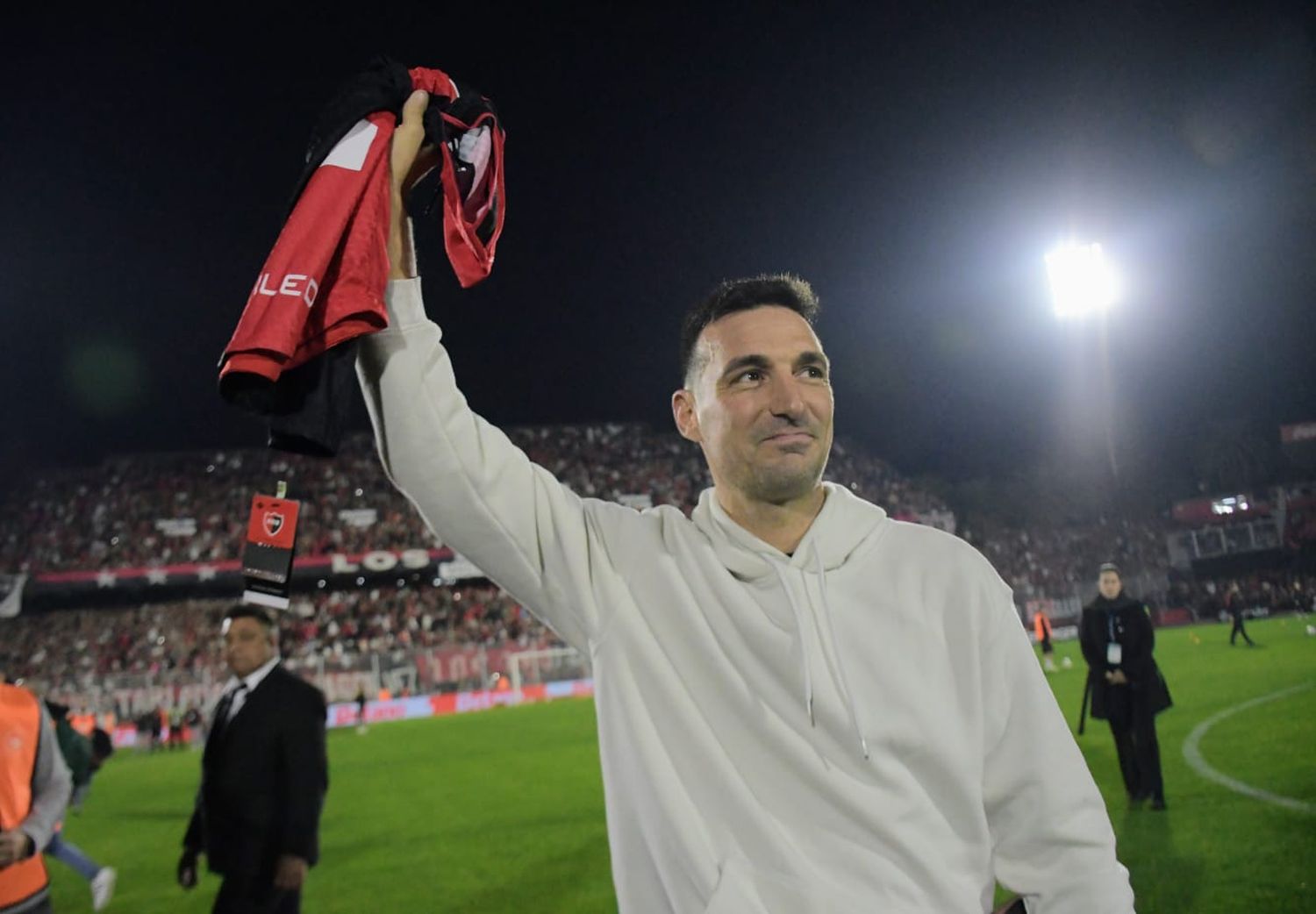 Scaloni dijo presente en el Coloso y Newell's le brindó un merecido reconocimiento