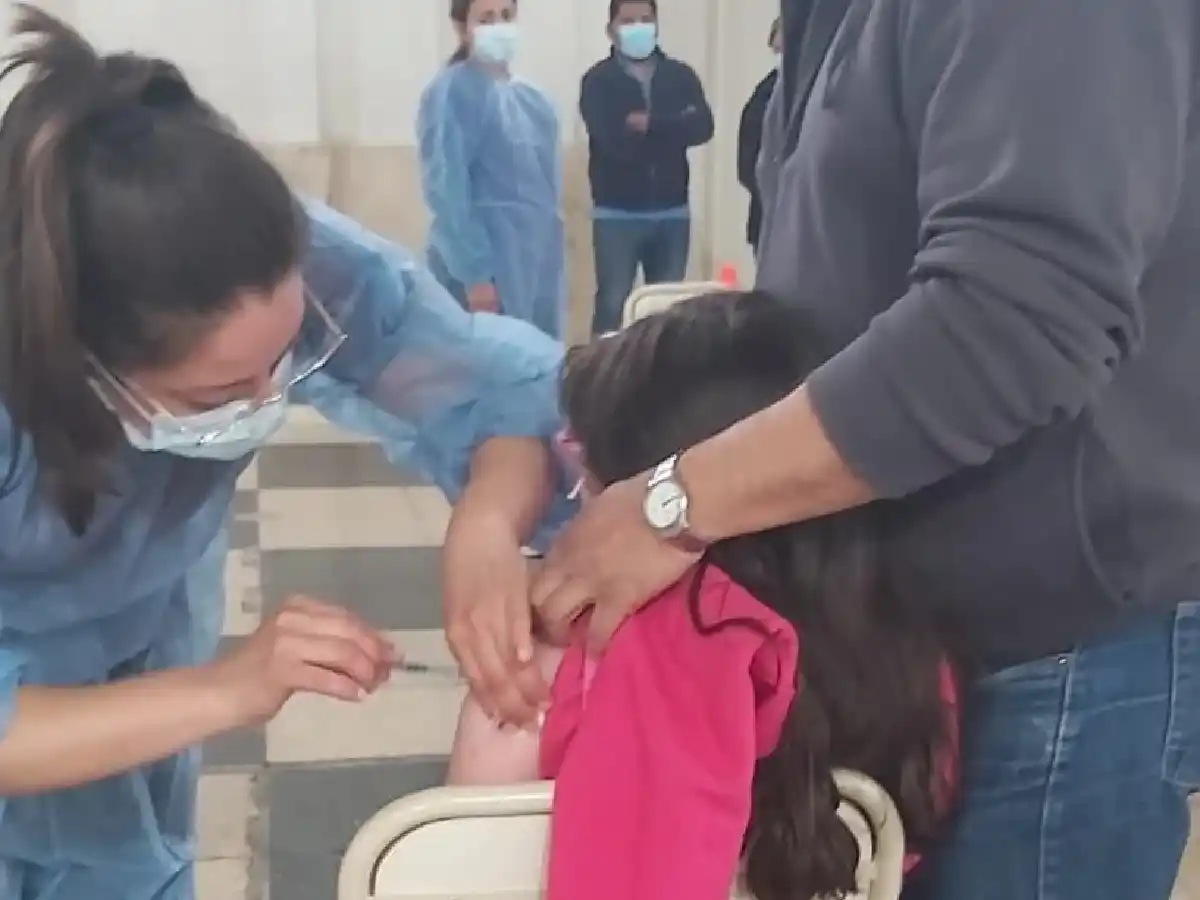Reportaron 18 muertos y 416 nuevos casos de covid en el país