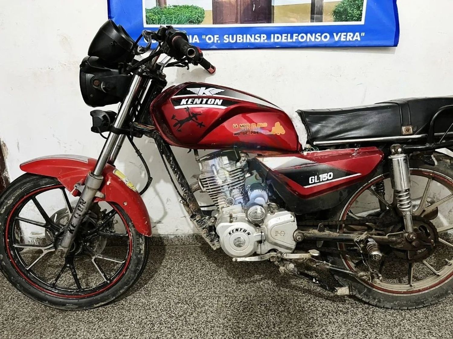 Motociclista fue detenido por guarismos adulterados, portación de arma y pedido de captura