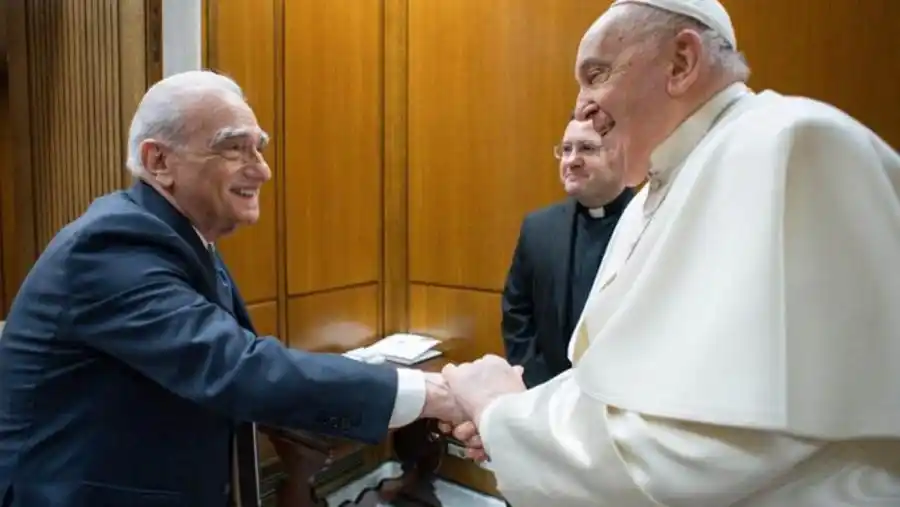 Francisco se reunió con Martin Scorsese en el Vaticano