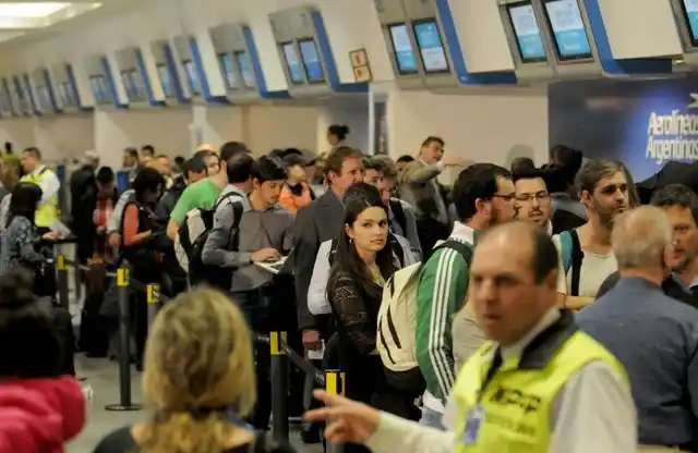 Gremios aeronáuticos pararán el viernes 13, el día que comienzan las vacaciones de invierno 