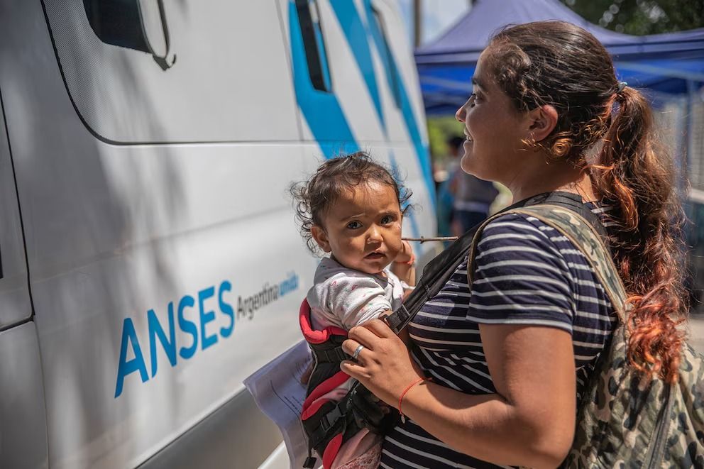 Aumentan las asignaciones familiares y AUH: cuáles son los nuevos montos y los rangos salariales
