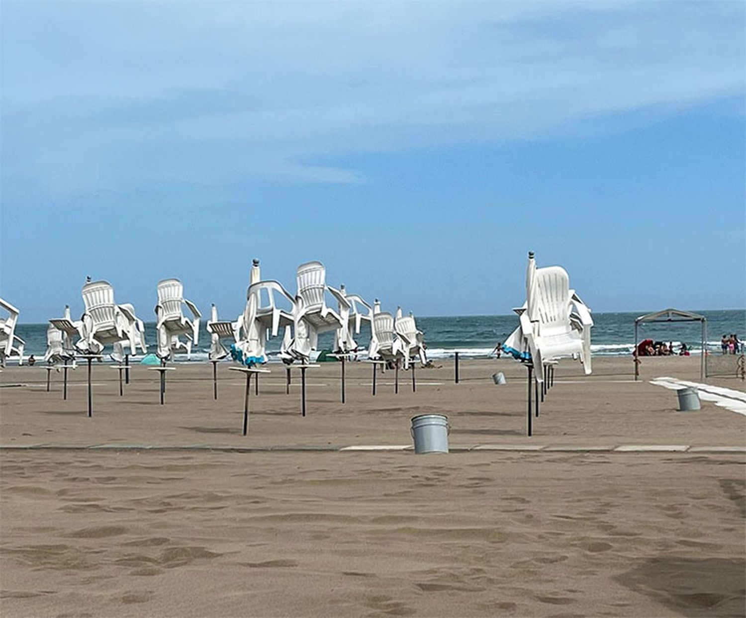 Balneario cerrado en el comienzo del verano