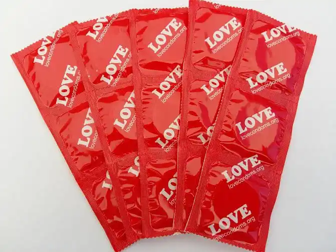 ONG que lucha contra el SIDA lanza su propia marca de preservativos