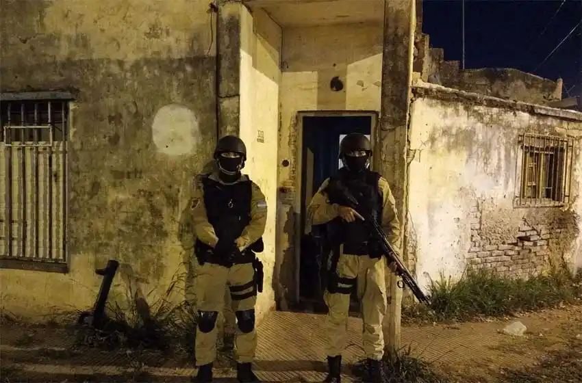 Cuatro personas fueron detenidas en barrio Triángulo por una causa de narcotráfico