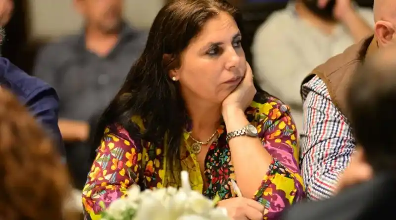 Lena afirmó que la Cámara de Diputados recortará el uso de oficinas y automóviles