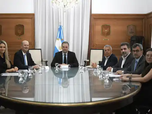 Adorni presentó el informe elaborado por el Consejo de Mayo que incluye la reforma laboral