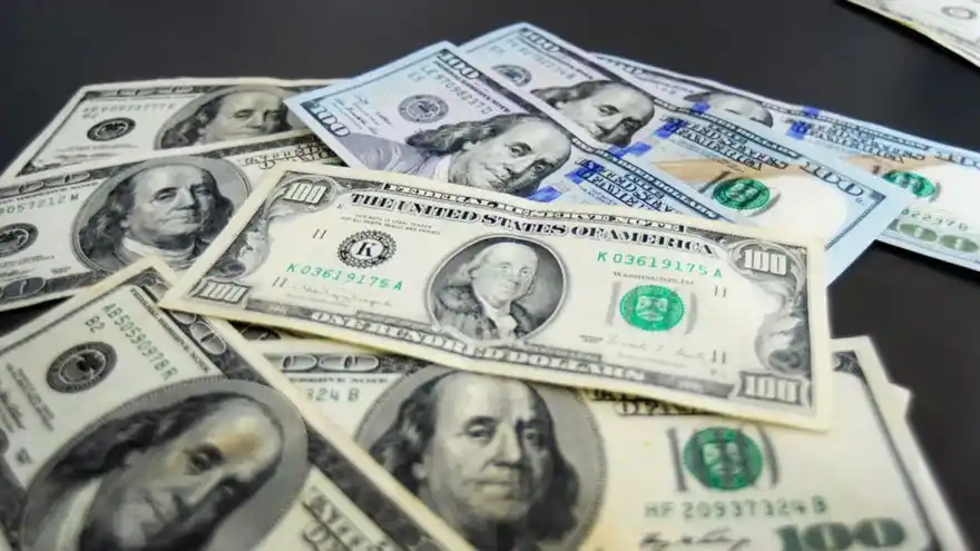 El dólar “blue” abrió a $ 475 a la espera del dato de la inflación