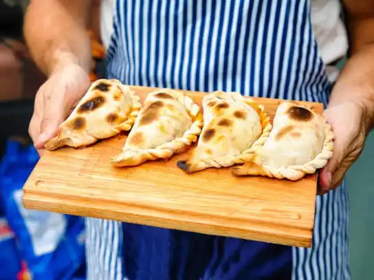 El Día de la Independencia la secundaria 6 venderá empanadas caseras de carne y pollo.
