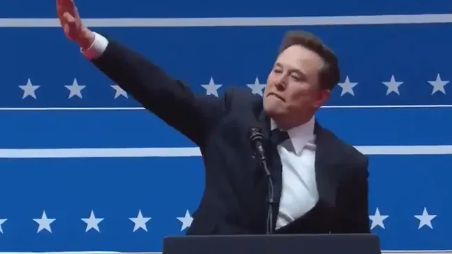 Musk celebró la promesa de Trump de "llevar la bandera de Estados Unidos a Marte" y uno de sus gestos generó polémica