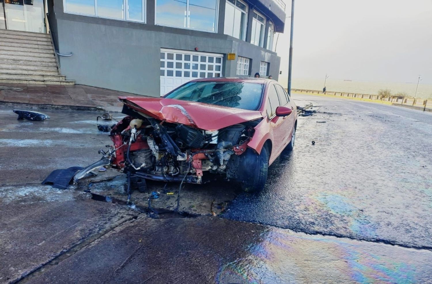 Chocó en la curva de Playa Chica y le secuestraron el auto por falta de documentación