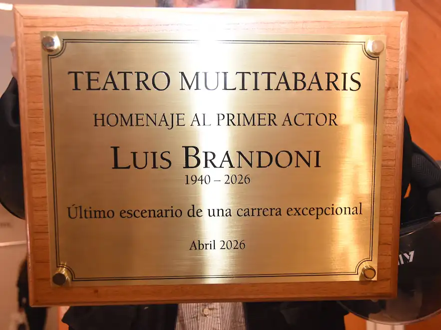 El teatro Multitabaris homenajeó a Luis Brandoni, el último escenario donde el actor se presentó