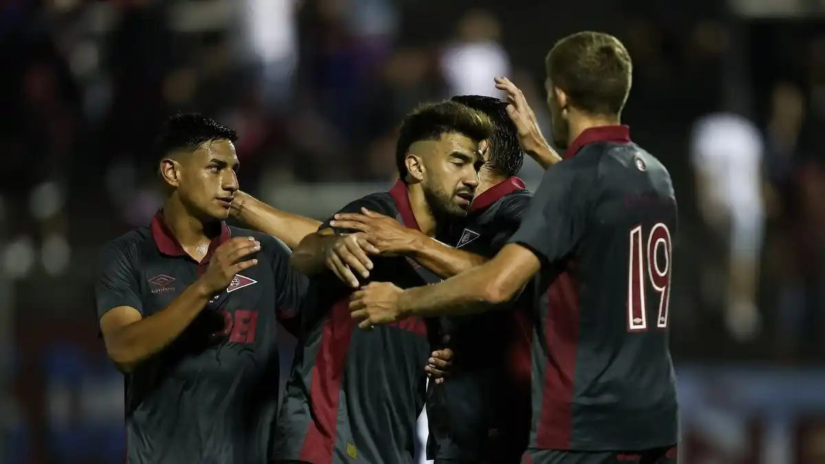 Lanús goleó a Sarmiento de La Banda y avanzó en la Copa Argentina