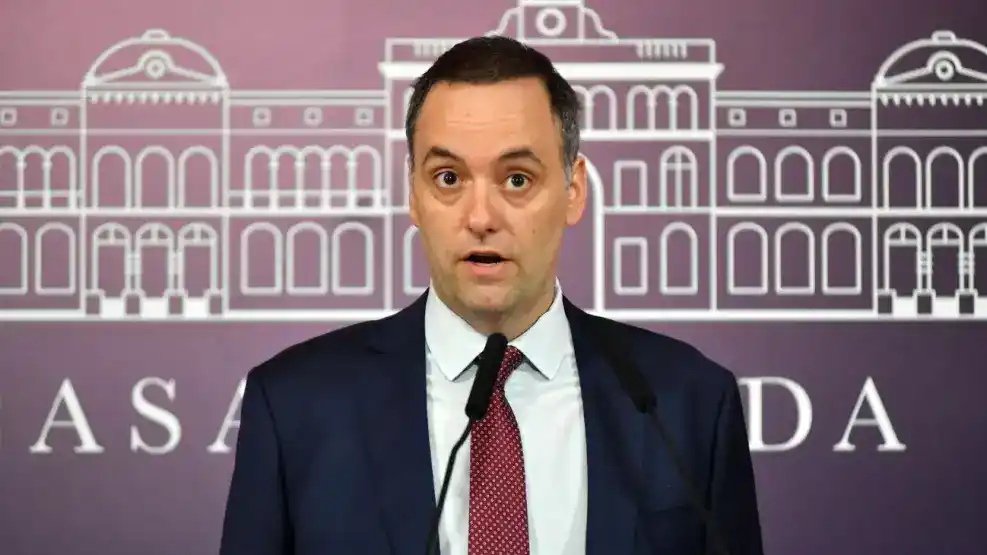 Tras escándalo por presuntas coimas, Gobierno disuelve ANDIS y pasa sus funciones a Salud: ¿Qué pasa con las pensiones?