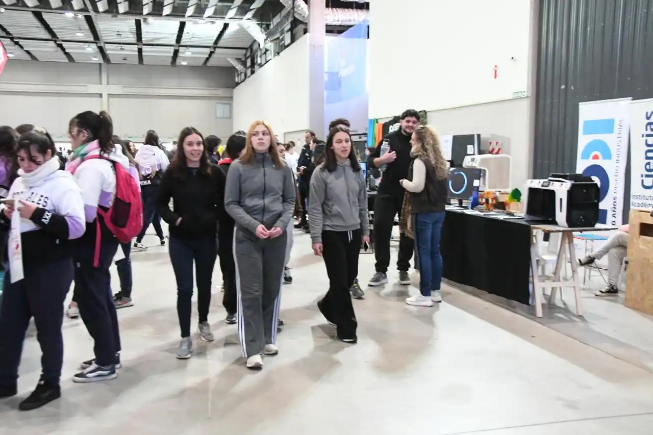 Gran convocatoria en la 8ª Expo Carreras San Francisco: más de 2000 estudiantes participaron