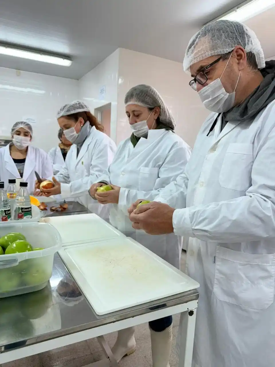 La Chacra capacitó en elaboración segura de conservas