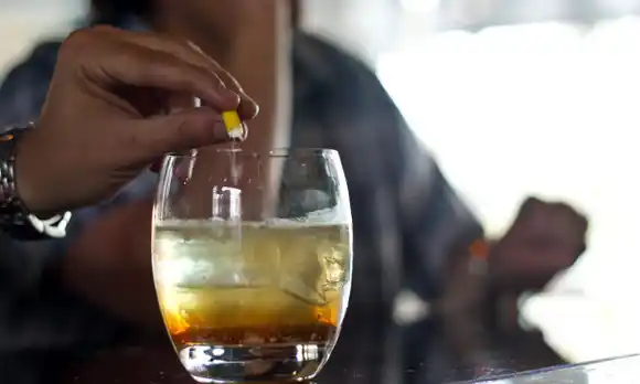 Extranjero cuenta cómo fue drogado y robado por una mujer en Medellín